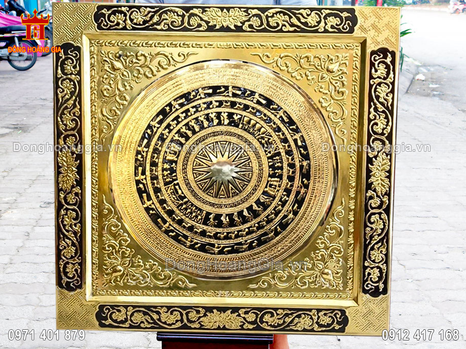 Bức tranh mặt trống đồng được làm từ nguyên liệu đồng vàng cao cấp